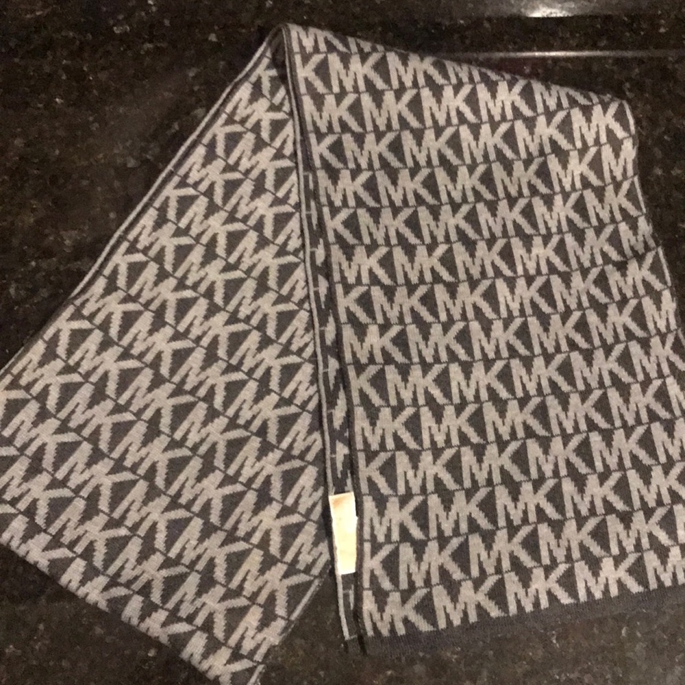 Michael Kors winter scarf